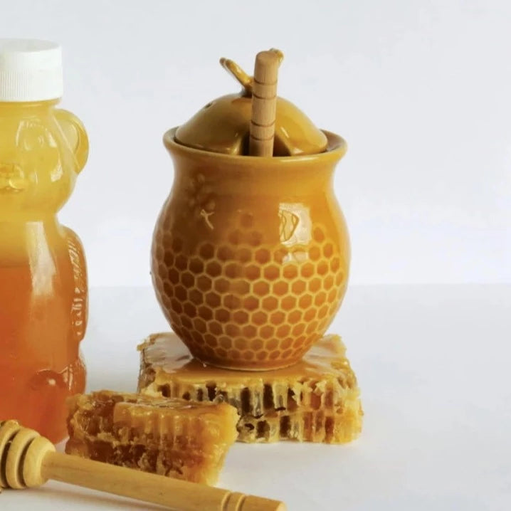 
            
                Load image into Gallery viewer, Honeycomb Honey Pot with Dipper
            
        
